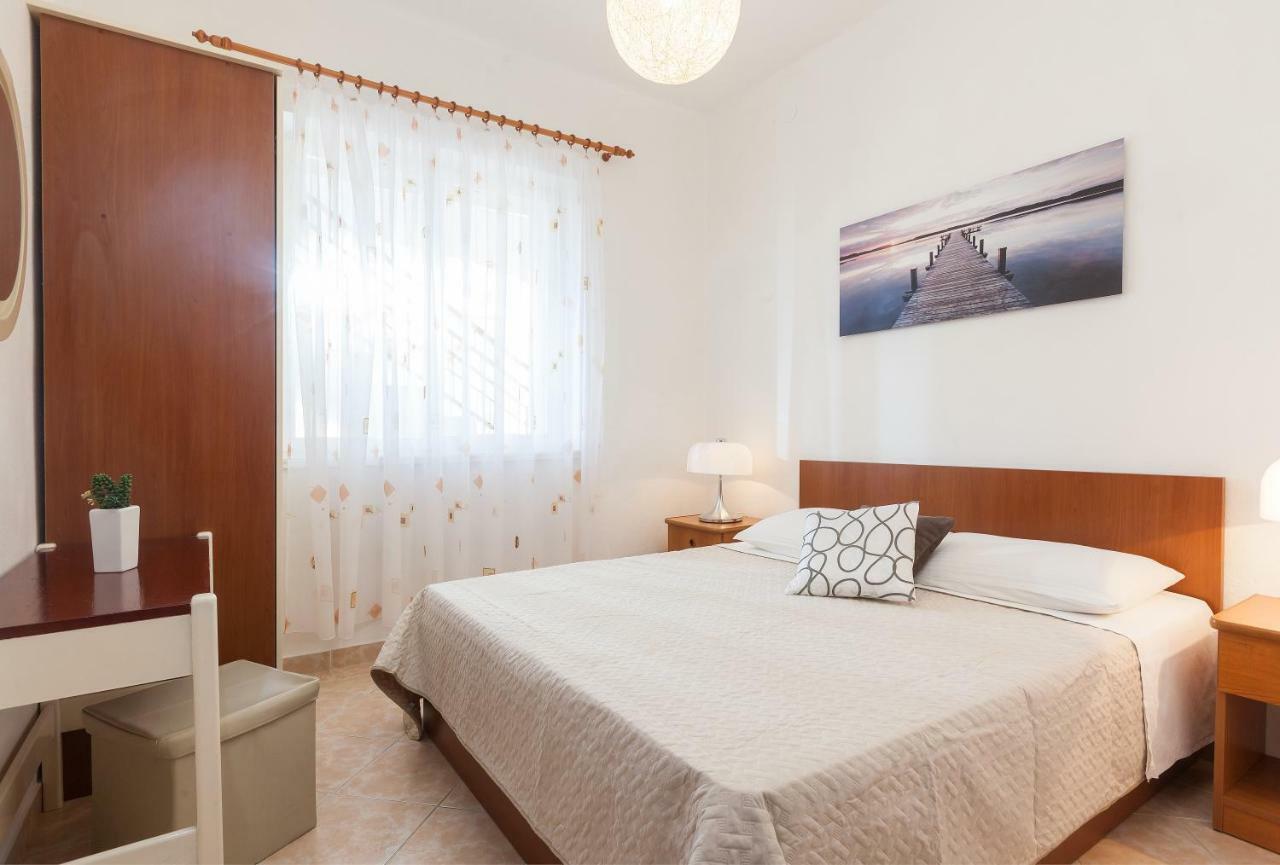 Vila Nela Tucepi Bagian luar foto
